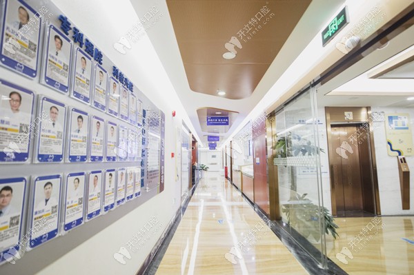 医院的科室走廊
