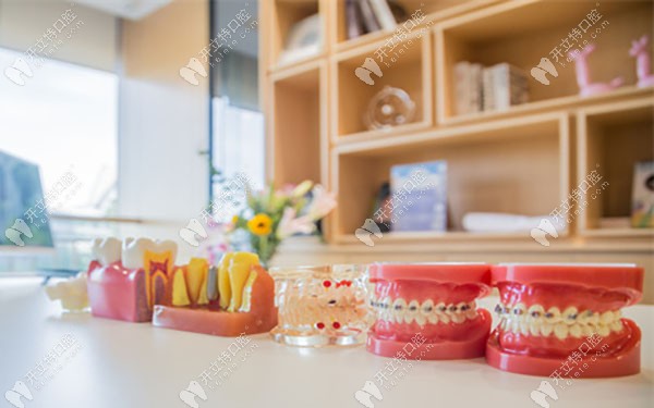 宁波牙齿矫正多少钱?宁波各口腔医院的牙套价格表可供参考
