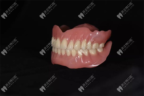 全口无牙颌吸附性义齿