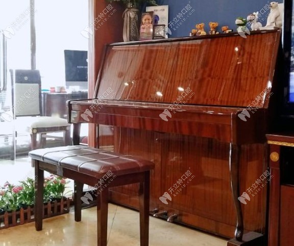 店内提供有钢琴