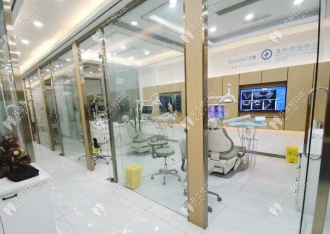 全透明玻璃的诊室