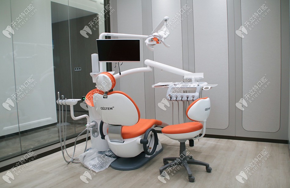 T加齿科诊疗室舒适的成人牙椅