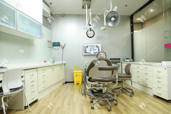 爱康健口腔种植牙手术室