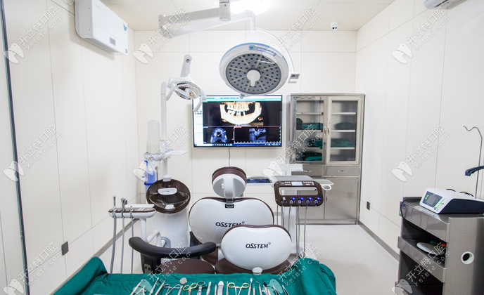 华植口腔的种植牙手术室