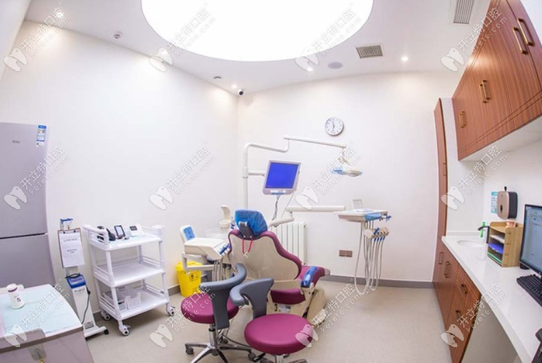 宽敞明亮、干净整洁的诊室