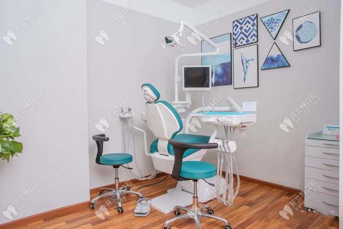 这里是全家牙医的种植手术室