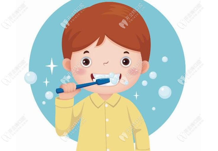 宝宝在长牙的时候也要刷牙哦