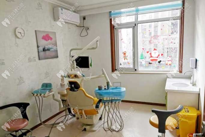 牙益家口腔的诊疗室