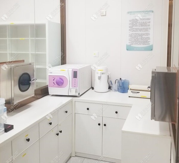 深圳黃氏堂華口腔消毒室_副本