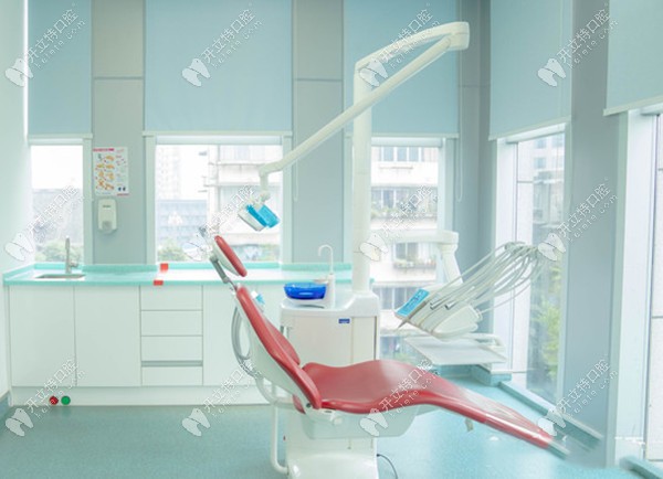 成都安玉牙种植牙医院诊疗室