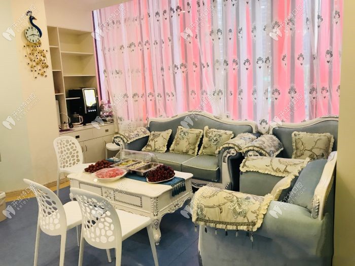 東莞皓爾美口腔候診區(qū)