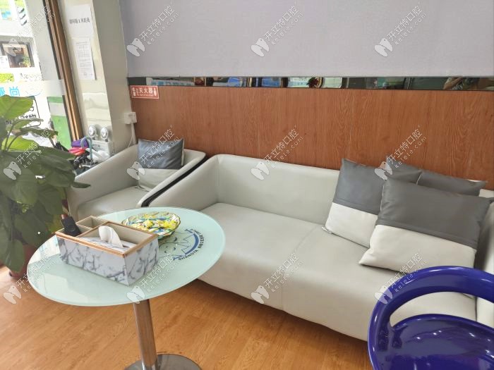 東莞張英口腔候診區(qū)