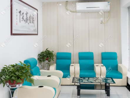 湘龍楊水生口腔診所看牙休息等候區(qū)域
