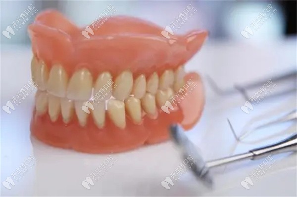 不能种牙的人可以选择吸附性义齿修复