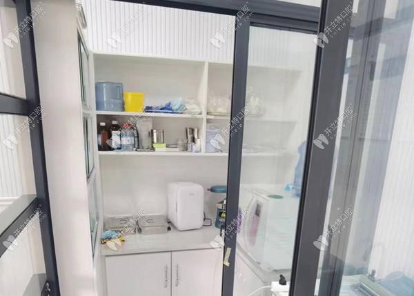 重慶心美口腔診所消毒室內(nèi)圖