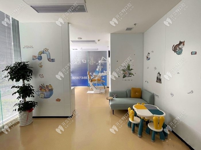 广州致善口腔的儿童诊室也设计的可可爱爱滴