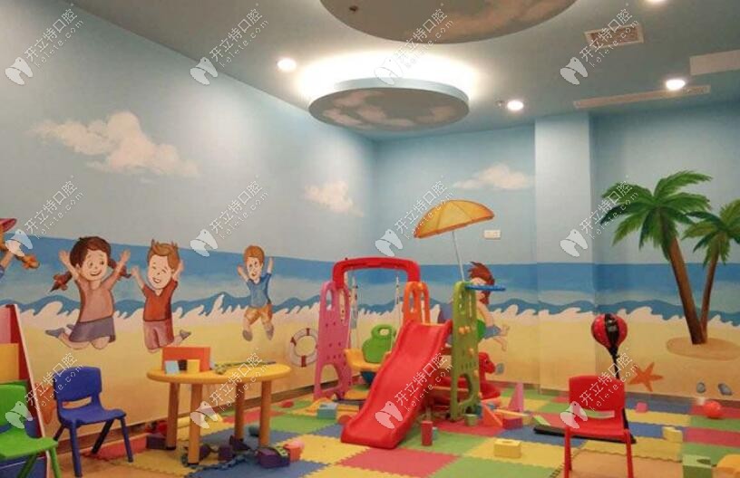 長(zhǎng)沙縣優(yōu)伢仕口腔兒童看牙有娛樂(lè)場(chǎng)地可以玩鬧