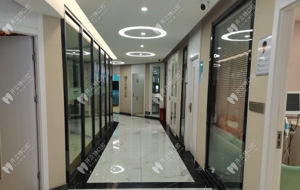 南昌進(jìn)賢輝煌口腔門診部診室走廊