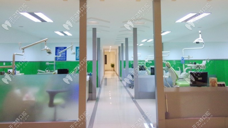 南京海天口腔门诊部的走廊