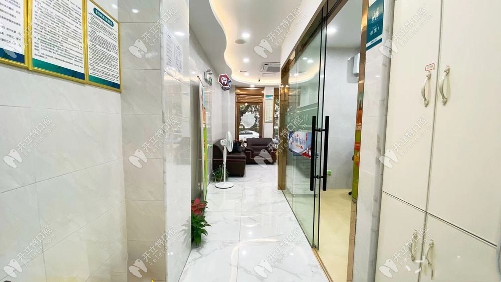 廣州黃振華口腔診所走廊