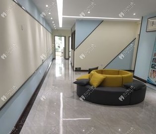 鐘山博牙口腔門(mén)診部休息區(qū)