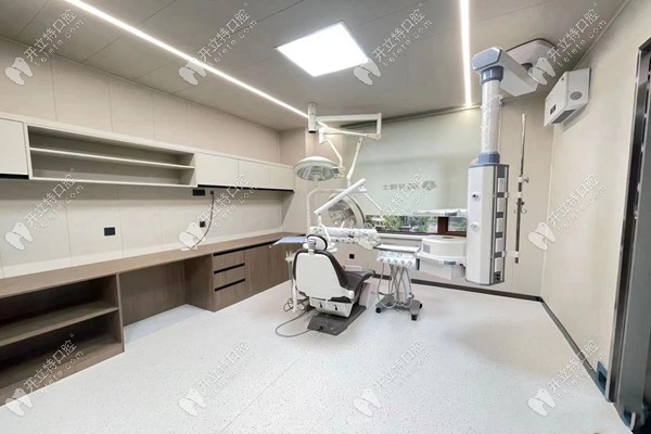 成人牙科诊室