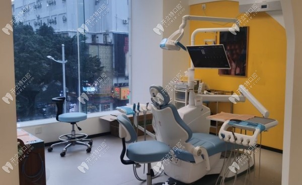廣州德倫口腔海珠總院診室1