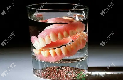 上半口牙缺失3万块做吸附性义齿