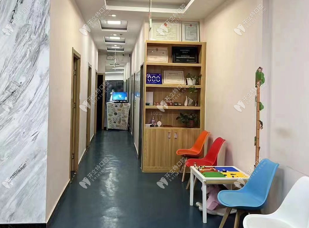 北京嘉悅天街口腔走廊4