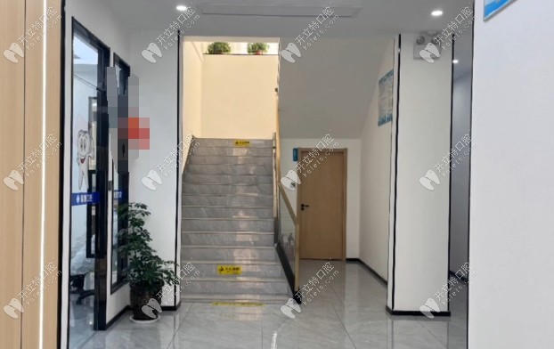漯河召陵雅康口腔門診部樓梯