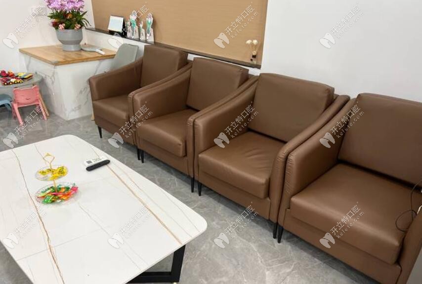 杭州蕭山弘仁口腔門(mén)診部休息區(qū)