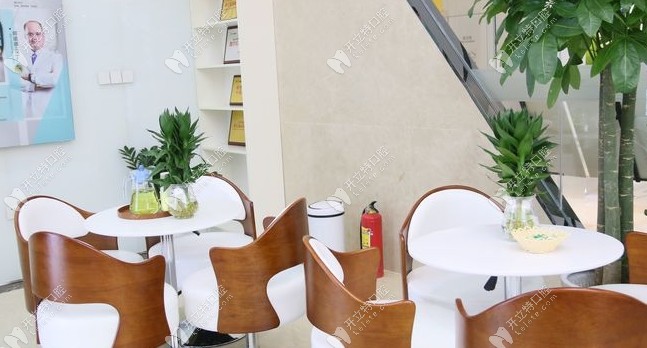 武漢德韓口腔摩爾城店休息區(qū)