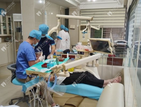 雷州微笑口腔門診部就診室