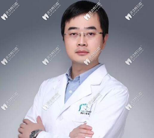 成都思邁口腔解文博醫(yī)生