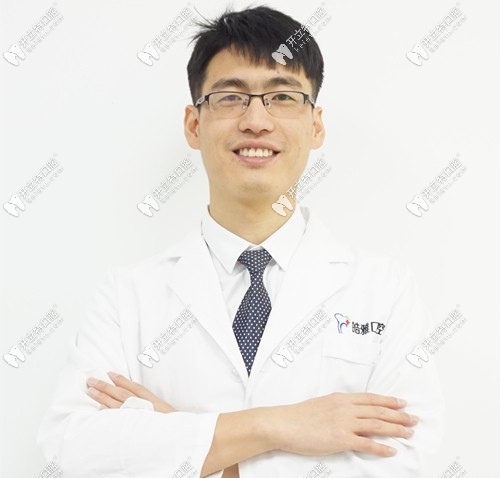 皓雅口腔的正畸醫(yī)師毛海偉