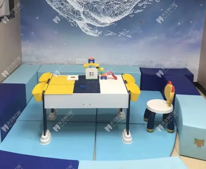 武漢優(yōu)益佳口腔香港路旗艦店兒童區(qū)域