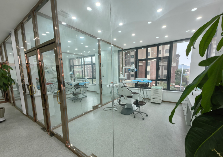 大连爱齿口腔透明