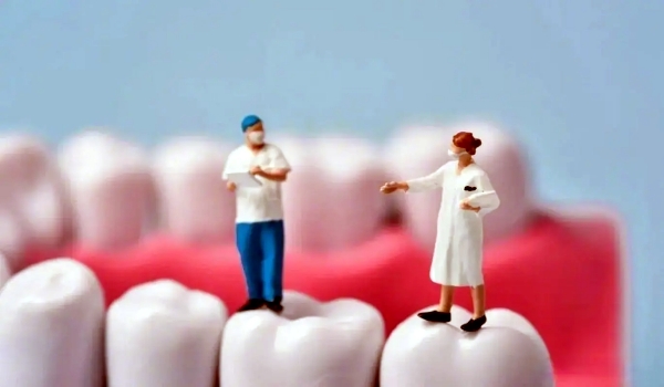  應(yīng)彬彬醫(yī)生種植牙www.mickeric.com