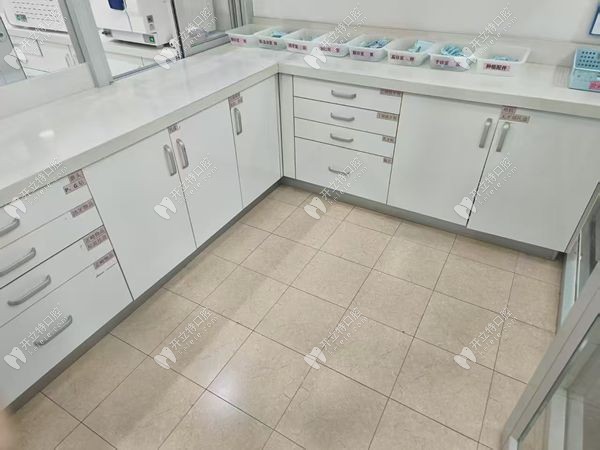 任丘中源口腔設(shè)備室2