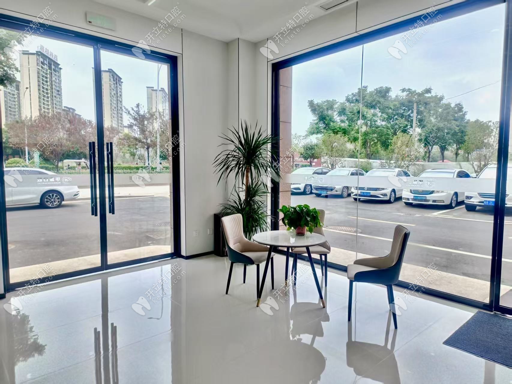 阜陽(yáng)華康口腔門診部等待區(qū)