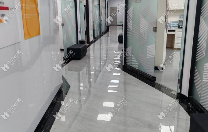 泉州市泉口口腔門診部走廊