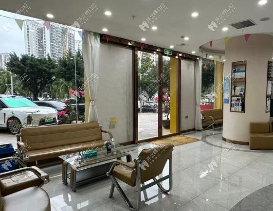 ?？谏兄Z口腔門診部等待區(qū)