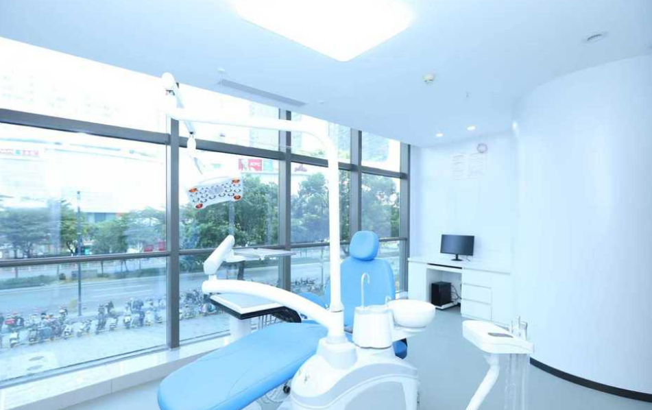 佛山粵醫(yī)萬(wàn)民口腔門(mén)診部的正畸與美白項(xiàng)目適合哪些人