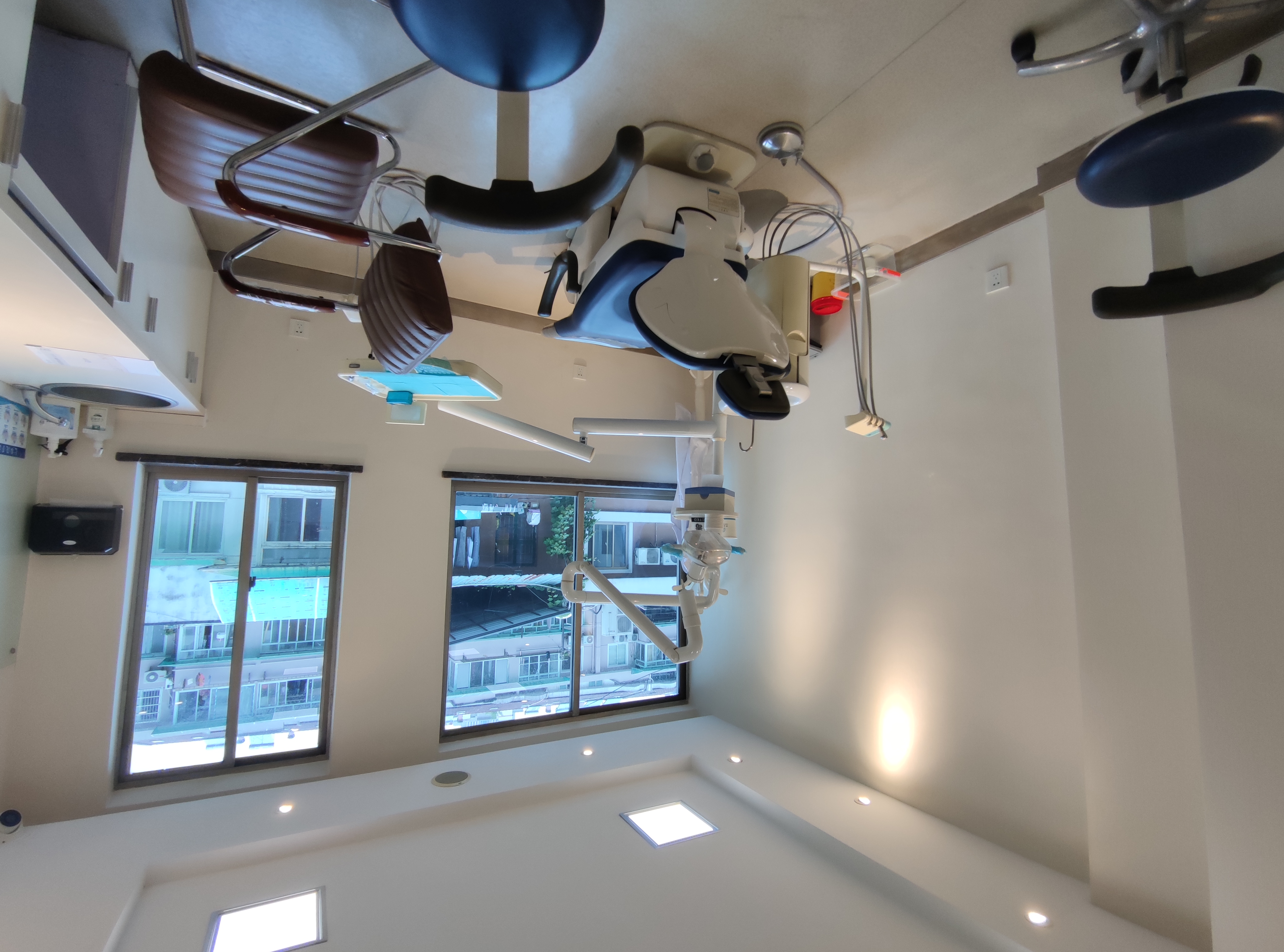 三、杭州齊爾口腔數(shù)字化種植與美學(xué)正畸：休息日的有效變好看方案