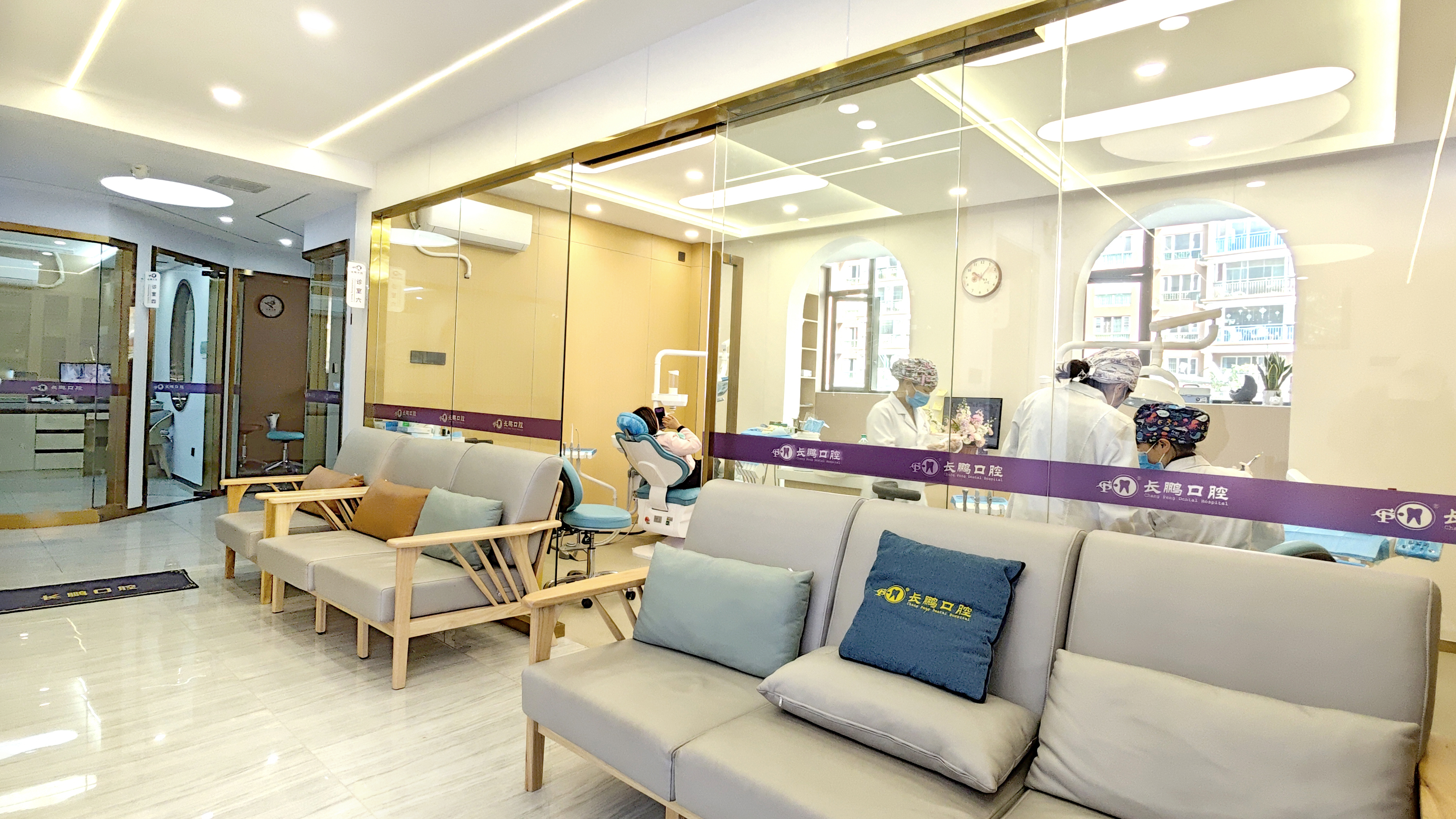 昆明長鵬口腔價(jià)目表：種牙2026元起，矯正5900元起，拔智齒375元起，10家分店無隱形消費(fèi)