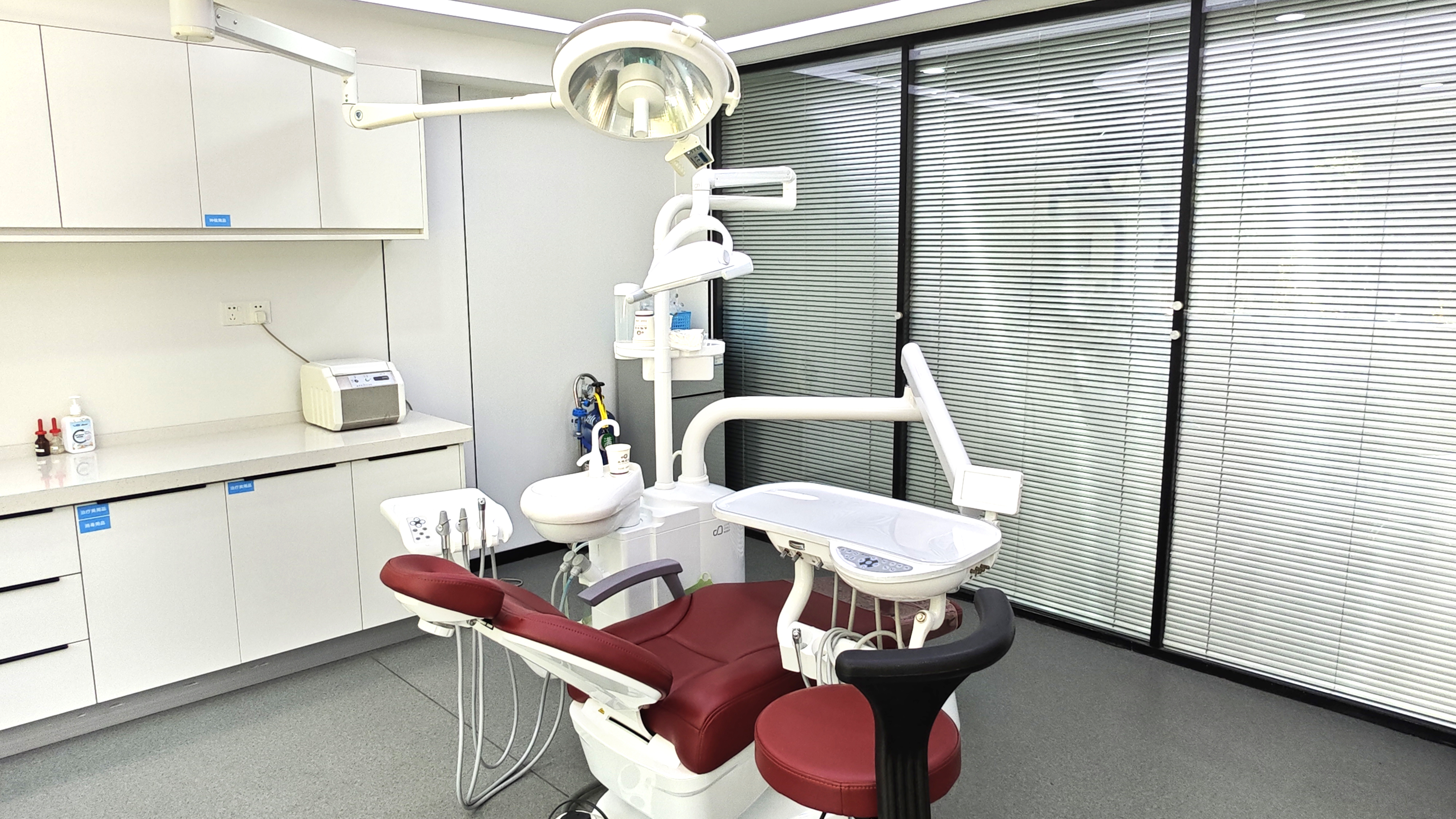 昆明長鵬口腔有幾個(gè)店？10家直營分院覆蓋五華/西山/官渡/盤龍！就近看牙，跨店復(fù)診免掛號(hào)超方便！