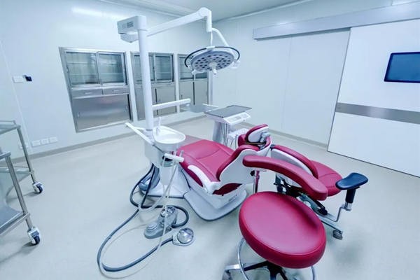 重慶牙博士口腔種牙口碑好！千例高齡疑難種植成功實(shí)例+價(jià)格透明證實(shí)很靠譜！