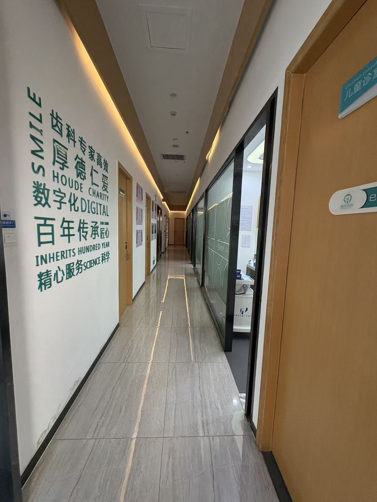 四、深圳嘉安口腔診所醫(yī)生團(tuán)隊(duì)情況