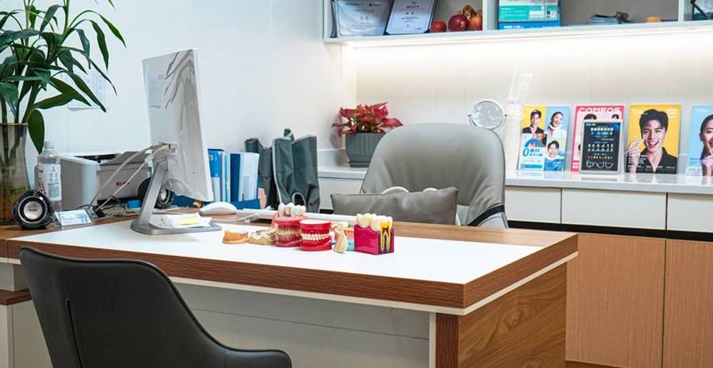 佛山穗華口腔能排多少名？榜單實錘：種牙正畸穩(wěn)居佛山前三，價格比私立透明，技術比小診所穩(wěn)