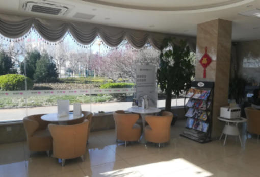 2026年煙臺(tái)華怡口腔種牙價(jià)格表曝光！國(guó)產(chǎn)韓系歐美植體價(jià)格全對(duì)比，1380元起真的靠譜嗎？